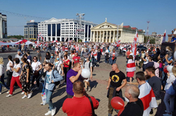 У Мінську та низці інших міст Білорусі проходять багатотисячні акції протесту