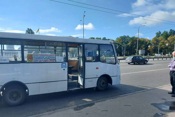 У Києві власник автобусів вигадав маршрут і возив ним пасажирів (фото)
