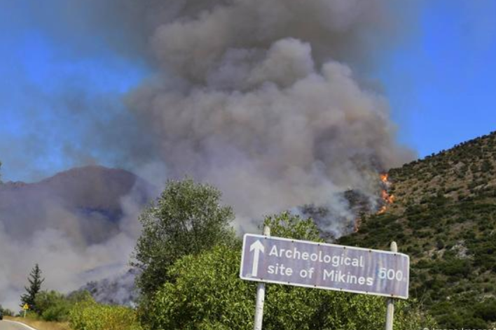 Лісова пожежа в Греції досягла руїн міста Мікени