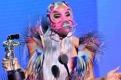 Леди Гага сменила девять нарядов на премии MTV Video Music Awards