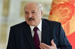 Попри те, що у нас дещо авторитарна система устрою суспільного життя, проте президент оберігає й охороняє суди, - Лукашенко