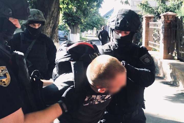 На Київщині поліція затримала наркодилера (фото, відео)