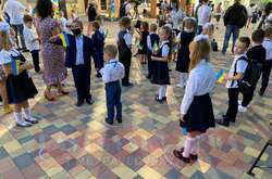 На подвір'ї школи зробили спеціальну розмітку для дітей