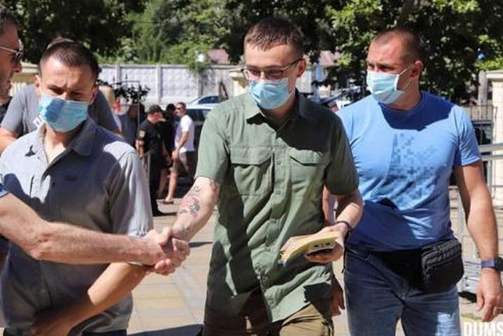 Невідомі напали на активіста Стерненка під будівлею суду: подробиці 