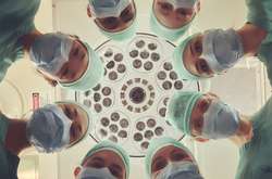 Девушка вынуждена скрывать «кривые ягодицы» после неудачной пластической операции (фото)