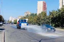Спека в Києві: дорожники посилили полив вулиць (фото)