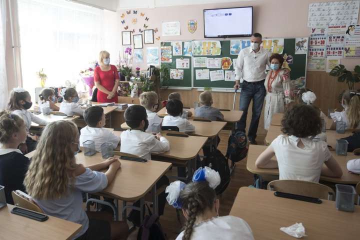 Школа й коронавірус: Кличко перевірив, як розпочалися заняття в Києві (фото, відео)