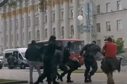 Білоруські силовики затримали журналістів на студентському протесті