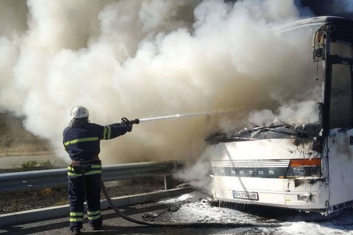 На Київщині загорівся пасажирський автобус