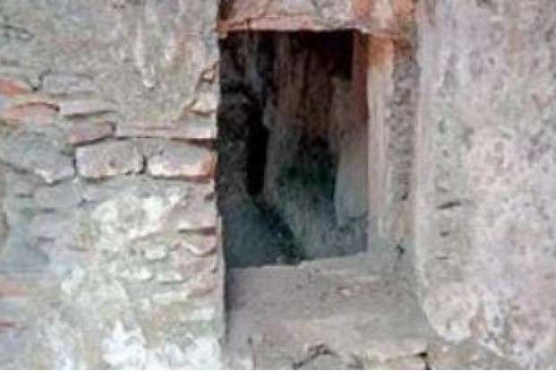 Археологи знайшли в Індії загадковий храм, висічений в скелі