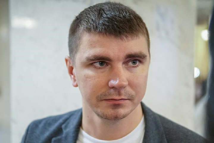 В центре Киева неизвестные избили депутата