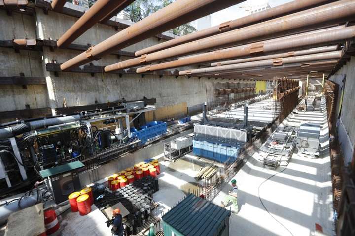 На будівництві метро на Виноградар почали прокладати тунель (фото)