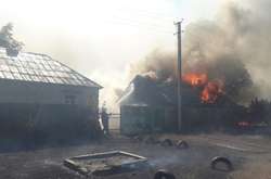 На Харьковщине второй за сегодня масштабный пожар: горят лес и село (фото)
