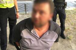 Правоохоронці затримали зловмисника в одному з дворів поблизу банку