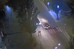 На Березняках у Києві автомобіль збив на переході трьох дівчат (відео)