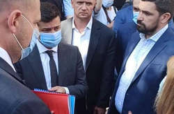 У Харкові підприємці Барабашово передали Зеленському матеріали на Кернеса