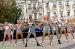 Співачка, яка виступала на День Незалежності перед Зеленським, скаржиться, що нічого не заробила