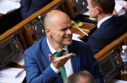 Михайло  Радуцький веде переписку в парламенті щодо нових клієнтів у клініці Борис  