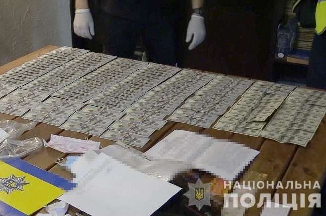 Київським поліцейським пропонували 350 тис. грн за кришування автоугонщиків (фото, відео)