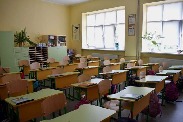 На Тернопільщині через Covid-19 у директорки на карантин закрили школу