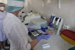 Фахівці ВООЗ вчать тернопільських вірусологів робити тести на Covid-19