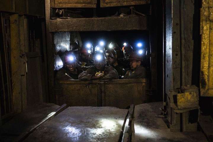 Долги по зарплате: в Кривом Роге и на Львовщине шахтеры продолжают протесты под землей