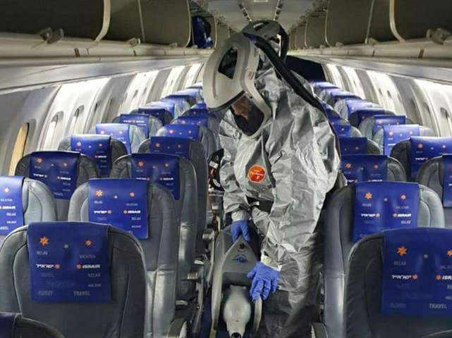 Американские инфекционисты оценили риски заражения коронавирусом в самолете