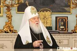 Під час богослужінь у Володимирському соборі 91-річний патріарх Філарет дотримався усіх вимог карантину.