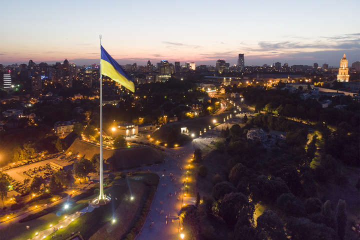 Сьогодні вночі буде замінено полотно найбільшого прапора України