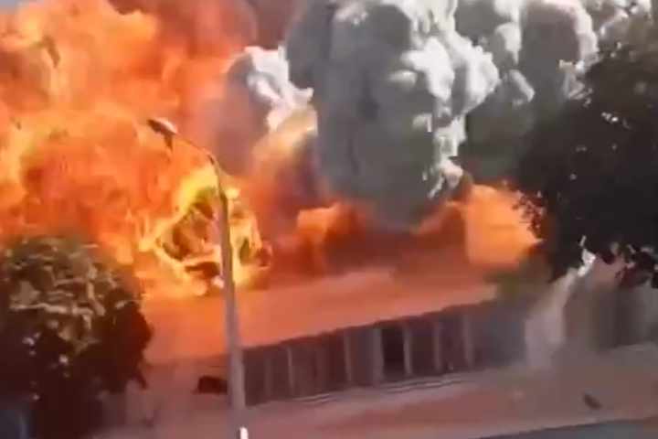 У Білорусі стався потужний вибух на фабриці (відео)