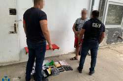  Маючи спеціальні знання, організатор схеми самостійно збирав та налаштовував зброю 