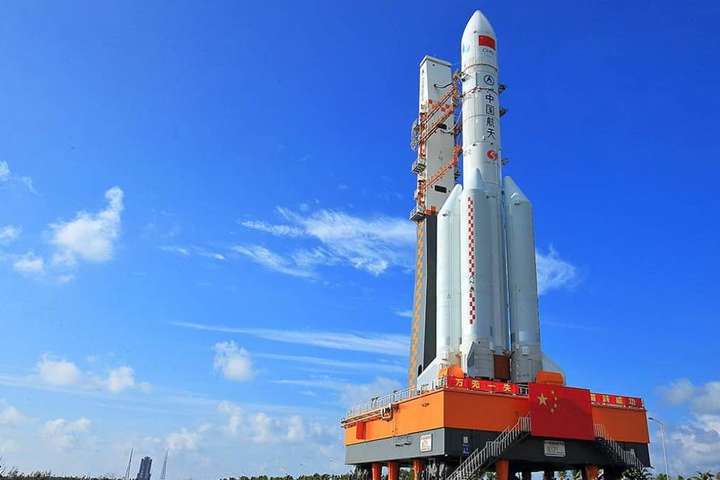 Китайський космічний шатл успішно повернувся на Землю