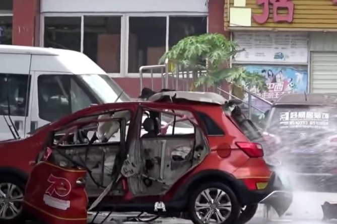 У Китаї електромобіль вибухнув під час зарядки (відео)