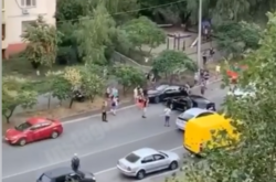 У Києві п'яний водій розбив чотири автівки: відео