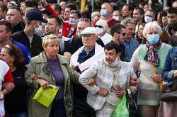 У Білорусі силовики намагалися розігнати протестувальників сльозогінним газом