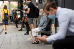 Медик радить не ковтати таблетки пачками, а звернутися до сімейного лікаря і уникати самолікування