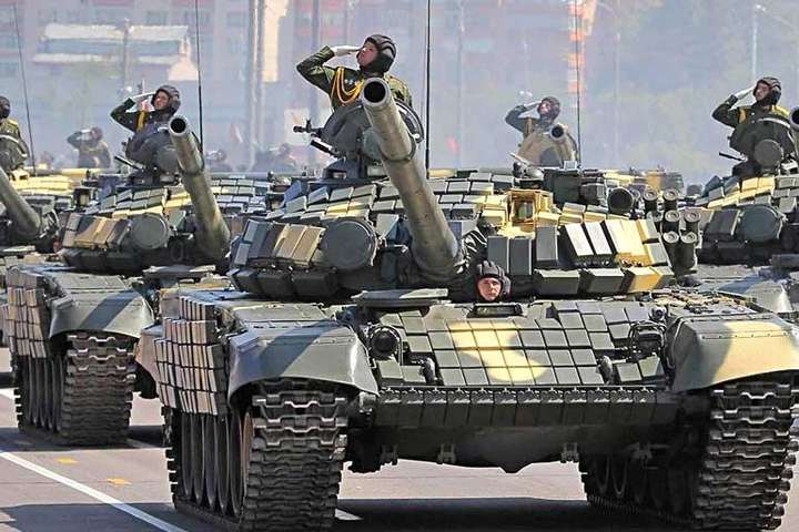 Міноборони Білорусі приводить у вищу бойову готовність артилерію і танки 