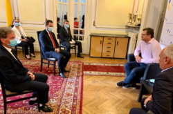 Дмитро Кулеба зустрівся з представниками української громади у Румунії