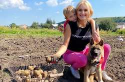 Певица Ирина Федишин с сыном