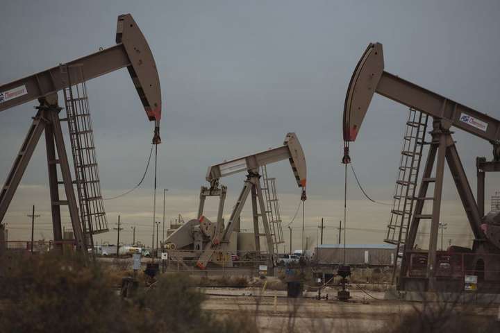 Ціни на нафту продовжують знижуватися після закінчення літнього сезону в США