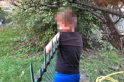 У Києві дитина нахромилася на металевий паркан (фото)