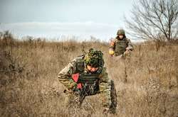 Война на Донбассе: двое военных подорвались на мине