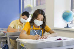 У МОЗ пояснили, які маски потрібно носити школярам