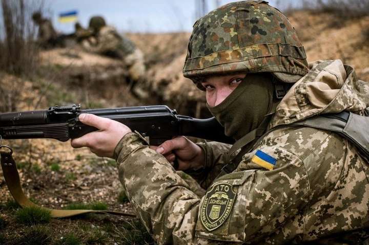 Сутки на Донбассе: двое военных получили боевое травмирование