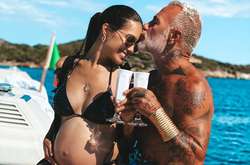 Беременная возлюбленная «танцующего миллионера» показала животик