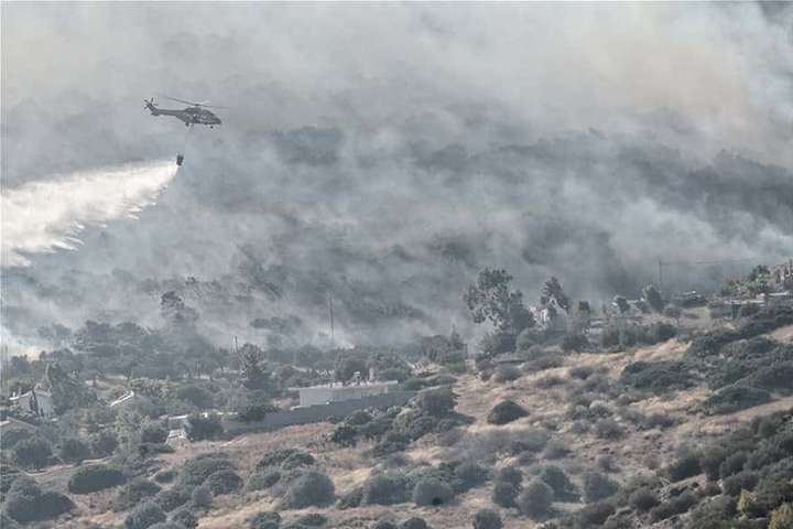 Навколо Афін горить ліс: до гасіння пожежі задіяна авіація 