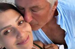  62-летний актер Алек Болдуин и его 36-летняя супруга Хилария Болдуин стали родителями 
  