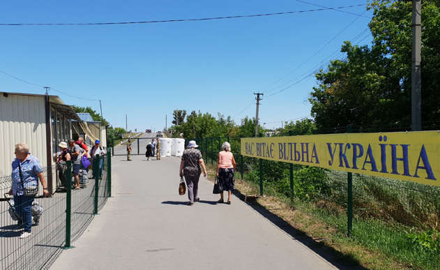 На Донбасі до кінця року з’являться два сервісні центри біля КПВВ 