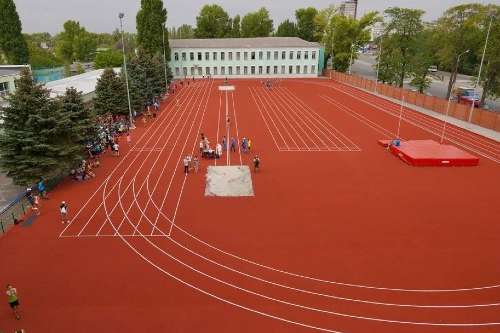 У Дніпрі довели до сучасного вигляду 60-річну школу з легкої атлетики (фото)