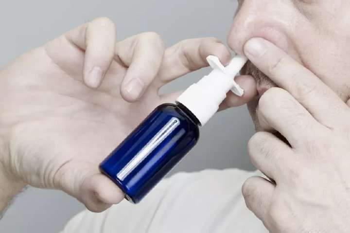 Пшик замість уколу. Китай випробовує вакцину від Covid-19 у вигляді спрею